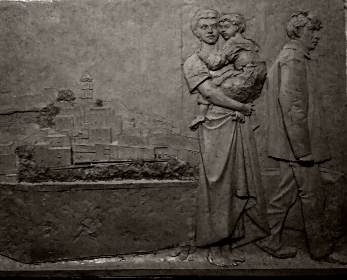 Bassorilievo Emigranti opera del Prof.Leonardo Scarinzi che dovrebbe essere inaugurata per la met del mese di Agosto 2018